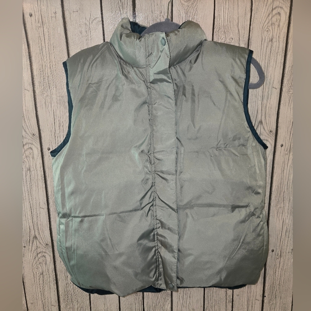 L.L. Bean Women’s Medium Reversible Goose Down Puffer Vest Teal Green - Picture 6 of 9